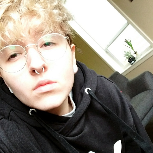 Meet your Posher, Kai - Picture 2 of 2